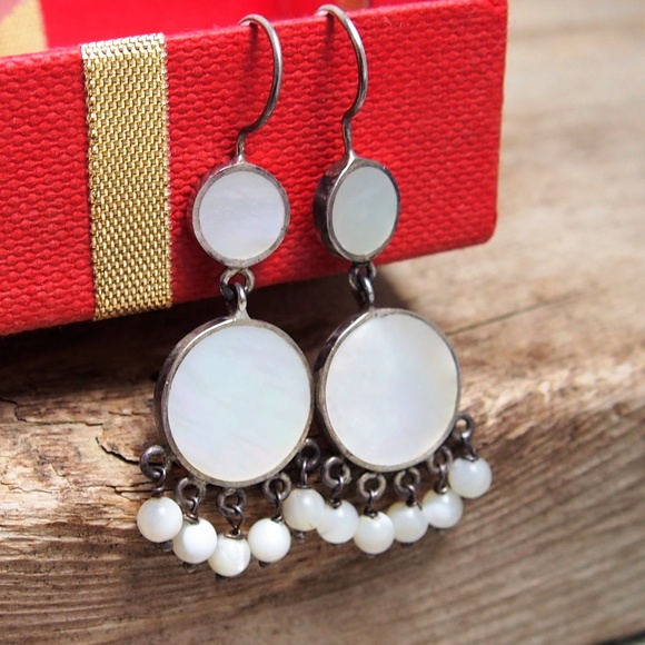 Vintage Jewelry - VTG Mother of Pearl & Glass Bead Tassel Earrings